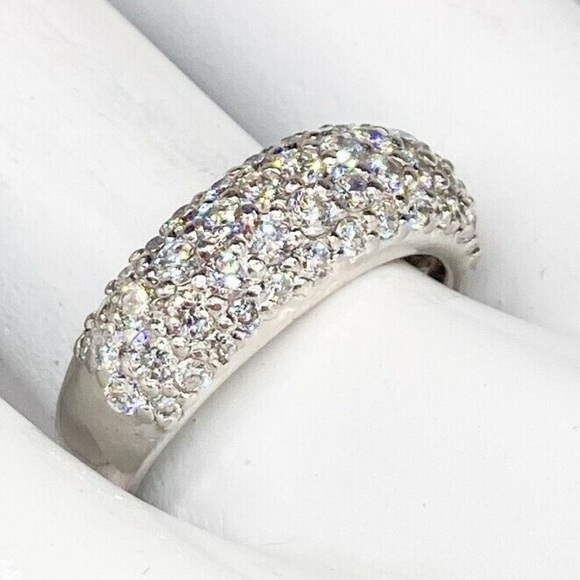 ❤️Stunning Silvertone Ring With White CZ Stones - Picture 3 of 5